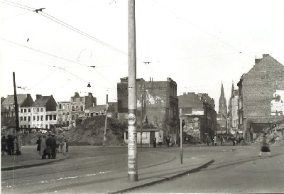 Blick vom Friesenplatz zum Dom 1945