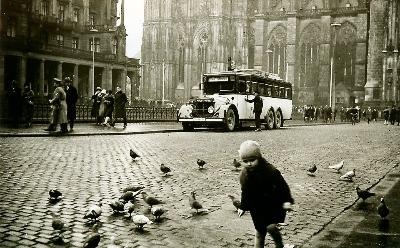 Dom-Südseite und Dom Hotel 1938